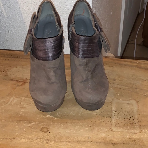 Heels - Picture 5 of 7